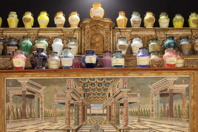 Dal bleu egizio al rosso carminio: a Santa Teresa dei Maschi il "Museo dei pigmenti colorati"